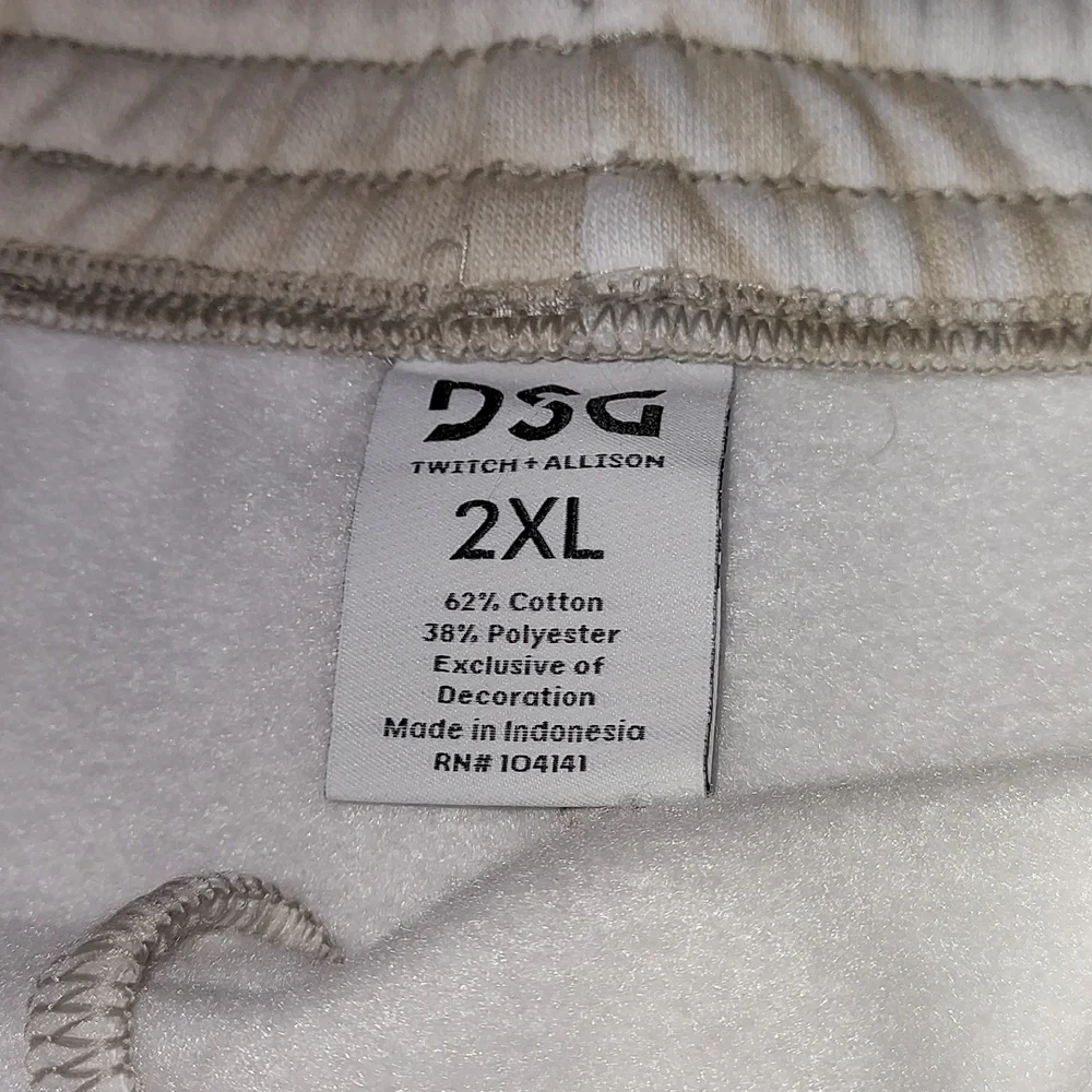 DSG X TWITCH + ALLISON Women's Long Fleece Shorts white and tan color - Picture 8 of 9